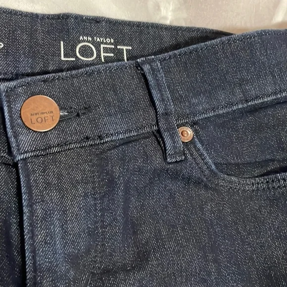 Ann Taylor Loft Dark Wash Modern Kick Crop Jeans Size 24/00P - Picture 2 of 8